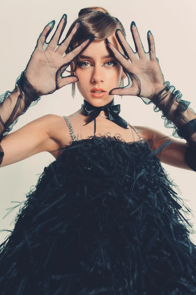 AZUL-GUAITA-REBELDE-ELLE-01.jpg