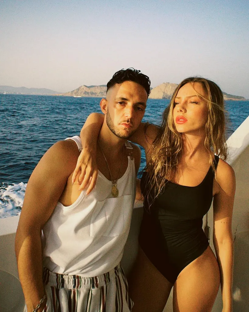 Todo sobre la fiesta de Ester Expósito y C. Tangana en un yate en España