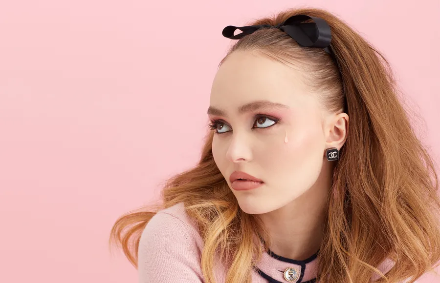 Lily-Rose Depp nos cuenta sobre su vínculo con Chanel y la actuación