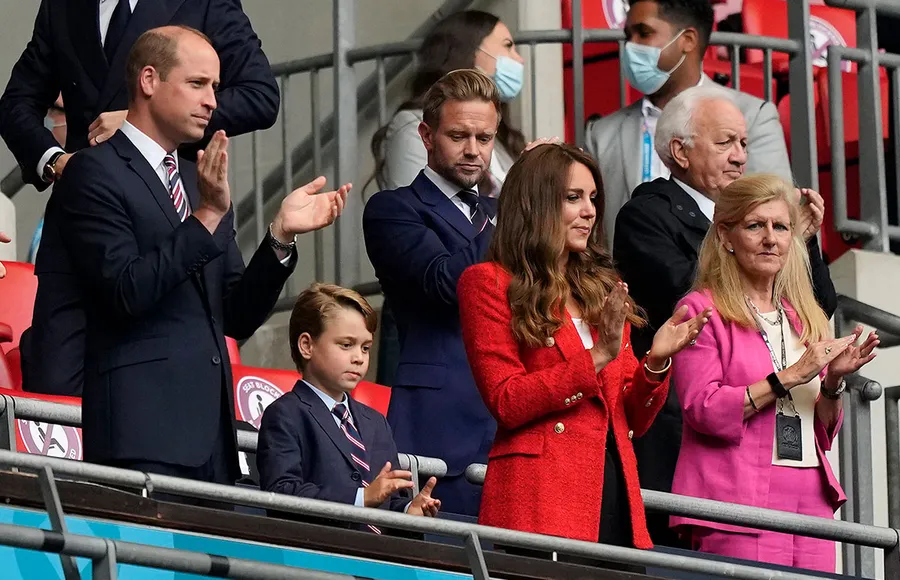 El príncipe George roba todas las miradas en un partido de la Eurocopa