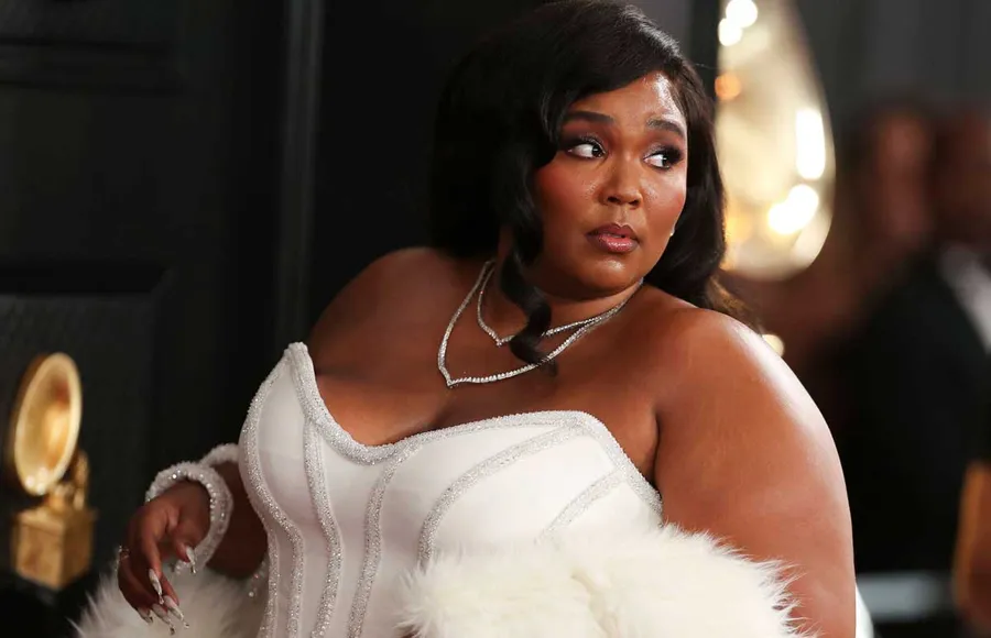 Lizzo responde con lágrimas a comentarios racistas y gordofóbicos que recibe