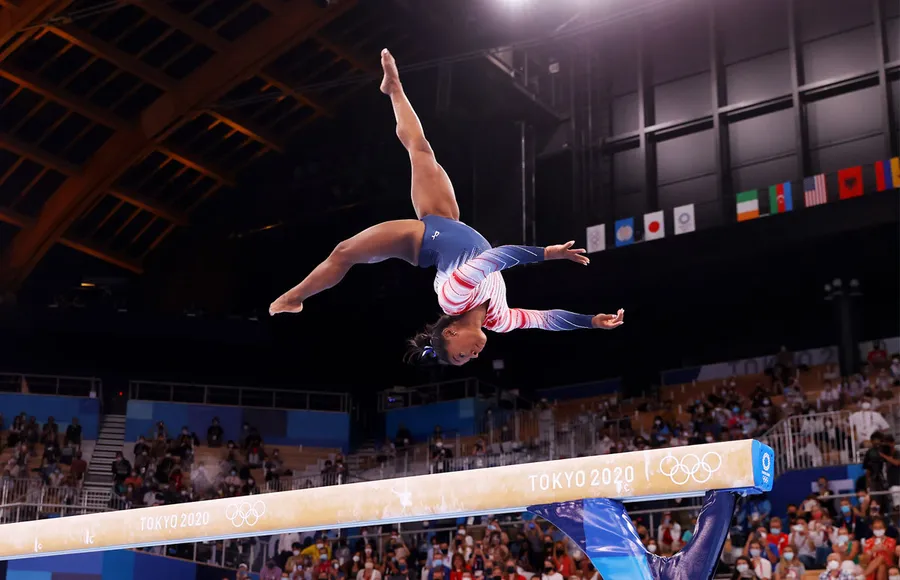 Simone Biles regresa a los Juegos Olímpicos y gana medalla de bronce