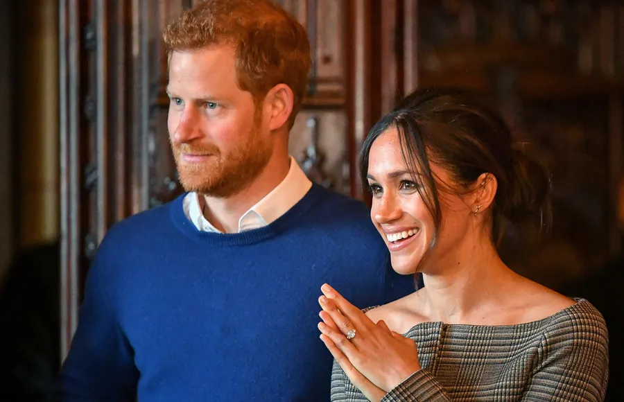 Meghan Markle y el príncipe Harry posan juntos por primera vez para una portada