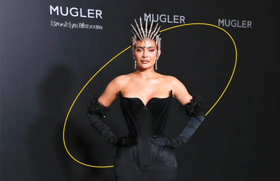 kylie-jenner-mugler-stormi.jpg