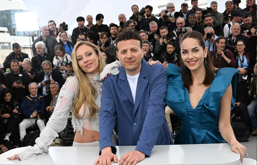 ester-exposito-barbara-mori.jpg